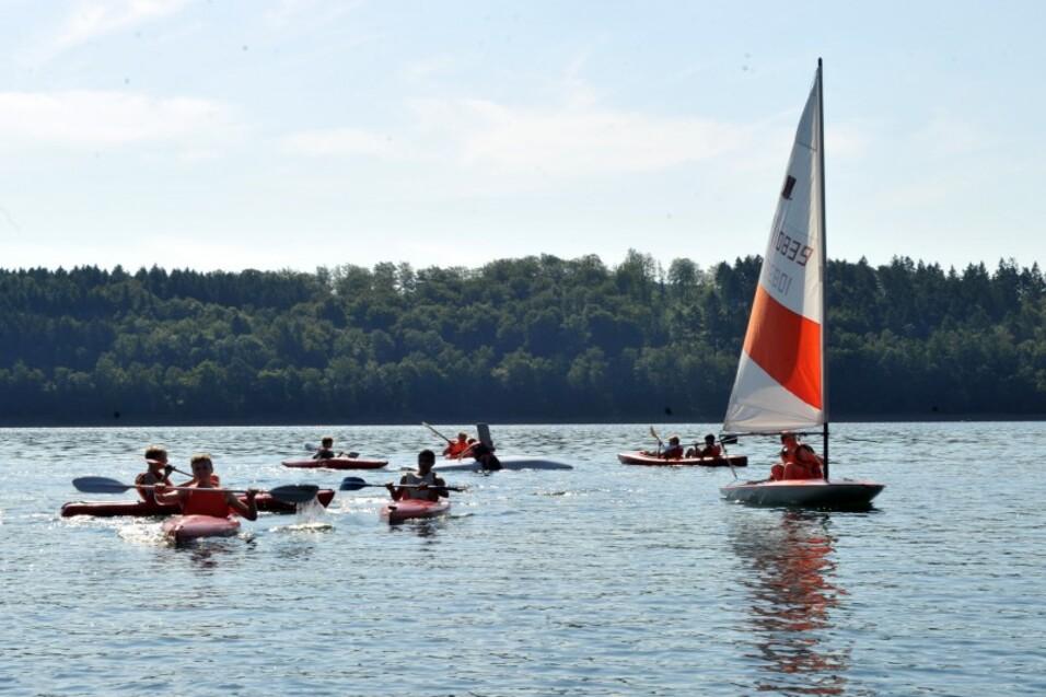 Wassersport Einige Wassersportler auf dem Sorpesee